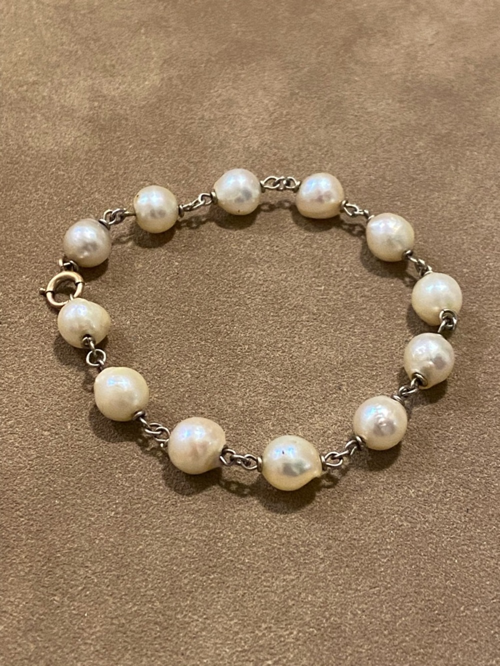 Elegant Pearl Link Bracelet - White Pearls